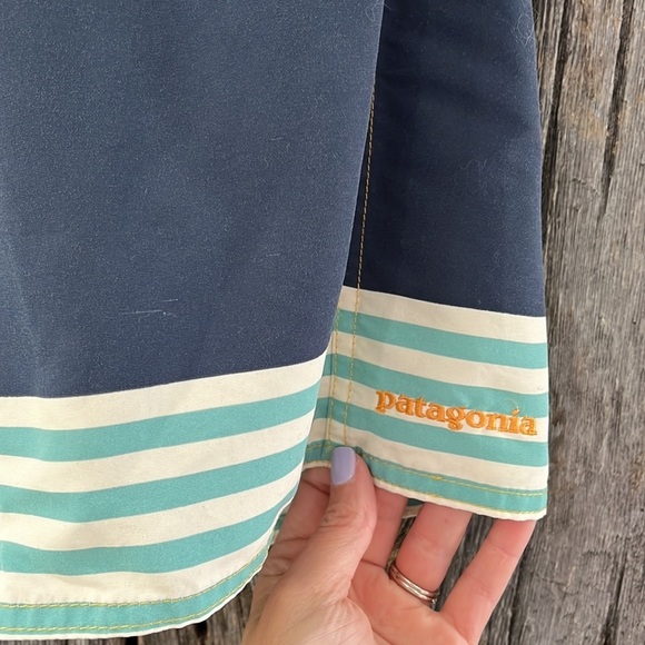 Patagonia Men's Wavefarer Boardshorts Blue Yellow Stripe Zipper Pocket Size 30 - Picture 4 of 5